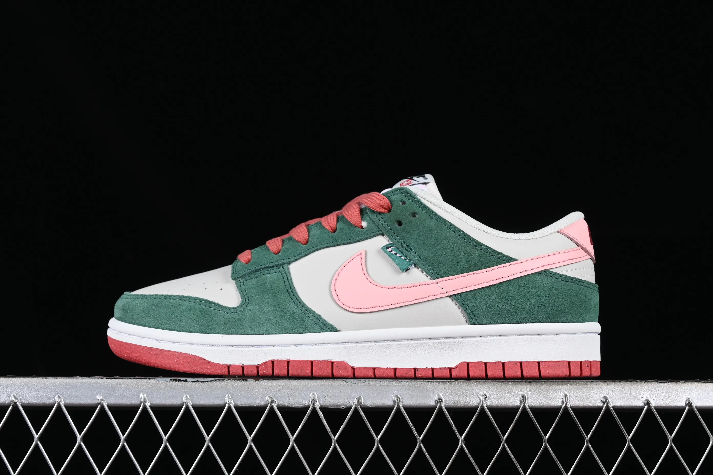 All Categories Nk SB Dunk Series Nk SB Dunk Low Low-top sneakers Nk Dunk Low "All Petals United" Sonorous Rose SB low-top casual sneakers FN8923-061